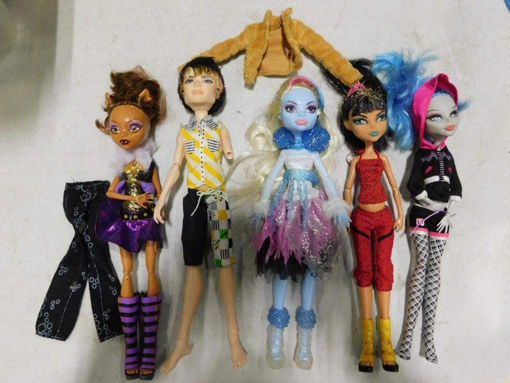 5 Monster High Dolls (1 of 6)