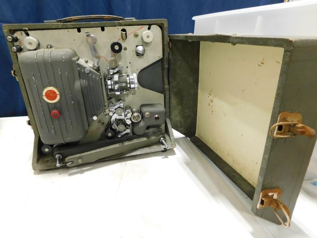 Vintage DeVry Bantam Chicago Motion Picture Sound Equipment Projector (1 of 8)