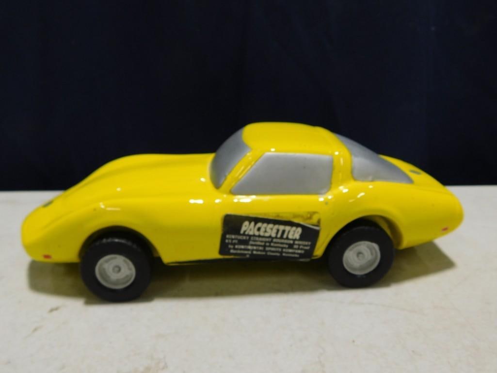 Pacesetter KY Corvette Bourbon Decanter Yellow with Original Cork EMPTY (1 of 6)