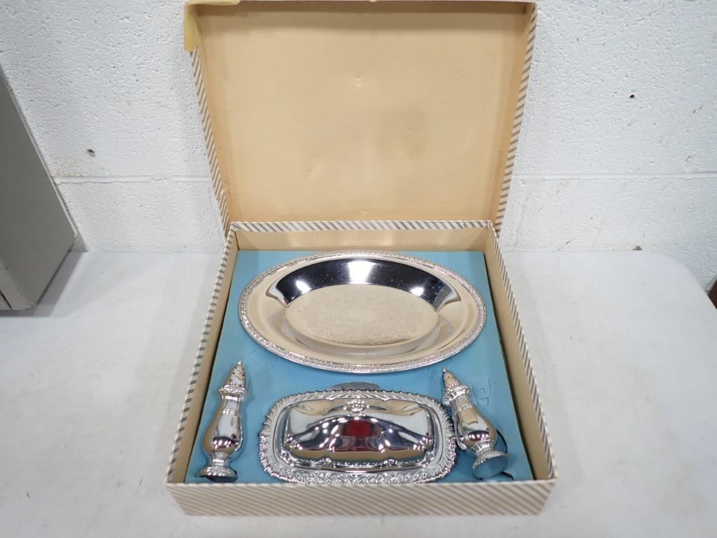 Vintage Shelton-Ware Silverplate set with original box (1 of 6)