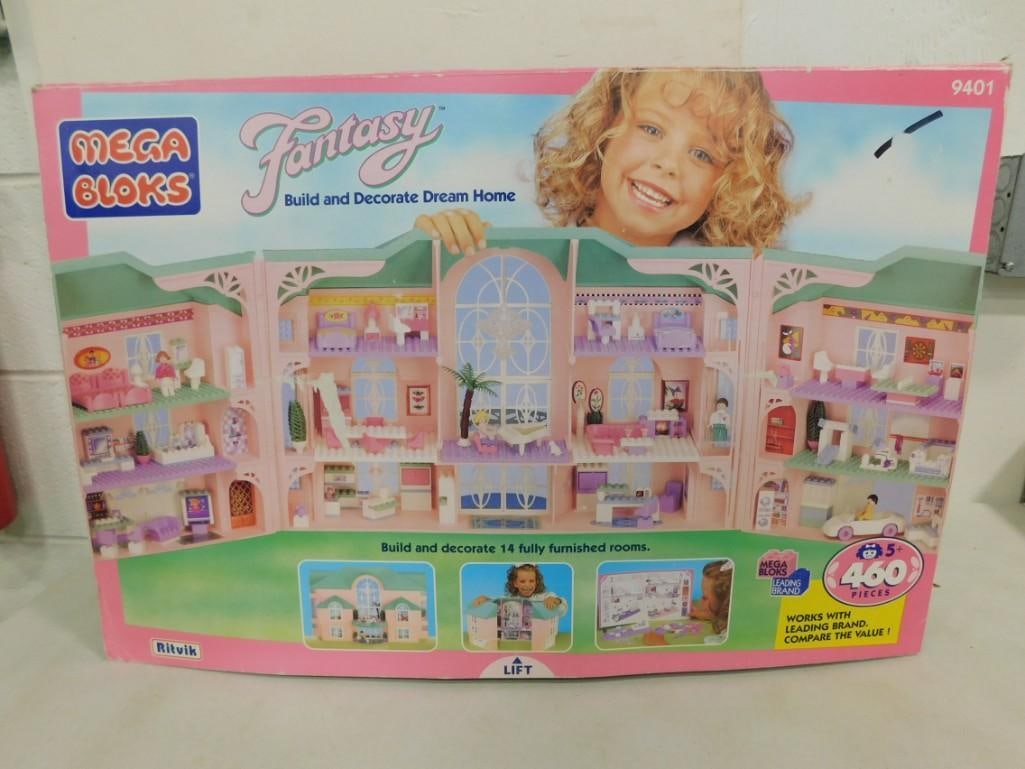 Mega Bloks Fantasy Dream Home 9401: Mega Bloks Fantasy Dream Home 9401 . Condition: in original box but not checked for completeness/probably not complete. Box has marker on it