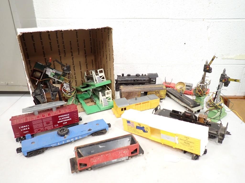 Lot of Model Train Cars, Accessories, Etc (1 of 8)