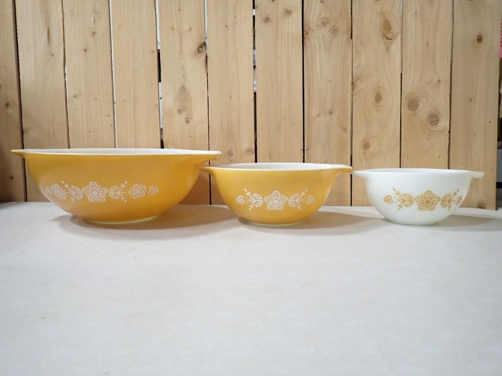 3 Vintage Pyrex Butterfly Gold Cinderella Mixing Bowls in Asst Sizes: 3 Vintage Pyrex Butterfly Gold Cinderella Mixing Bowls in Asst Sizes