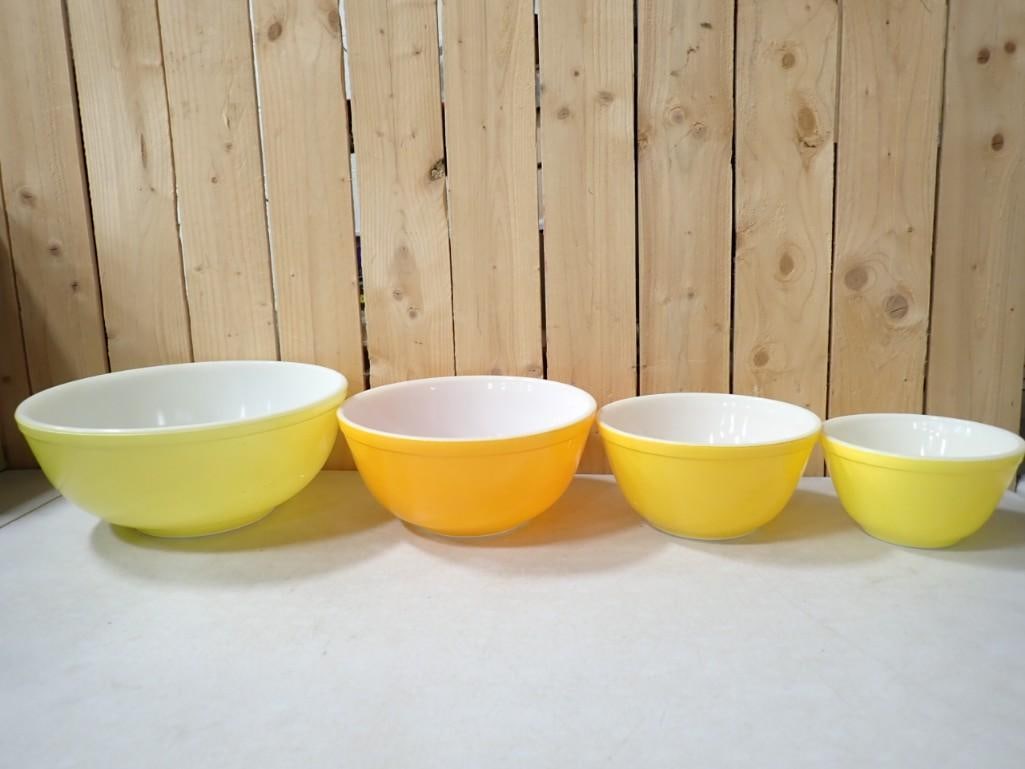 4 Vintage Pyrex Nesting Bowls or Mixing Bowls Yellow to Orange (1 of 8)