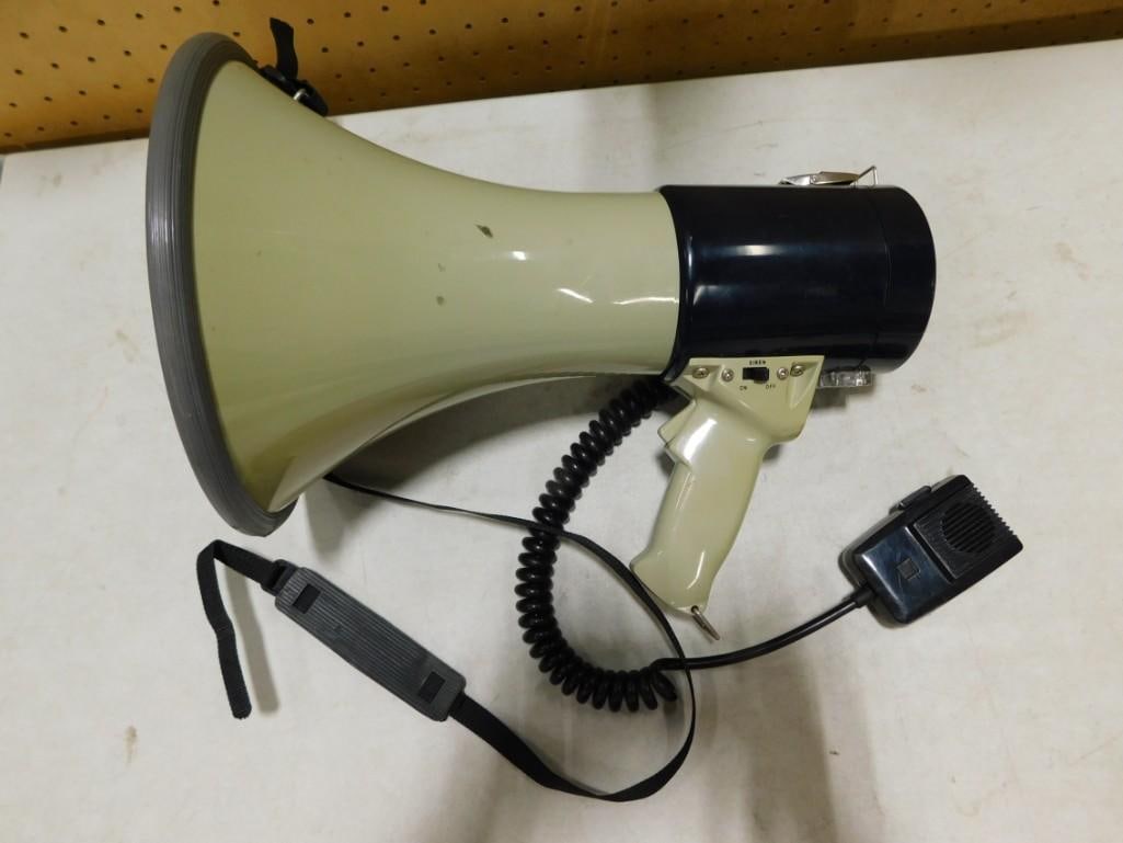 Radio Shack Powerhorn 32-2038A 10W Megaphone Handheld Microphone Works: Radio Shack Powerhorn 32-2038A 10W Megaphone Handheld Microphone Works