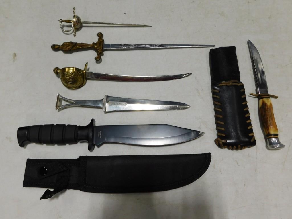 Lot of Knives and Daggers incl 2 with Sheaths: Lot of Knives and Daggers incl 2 with Sheaths