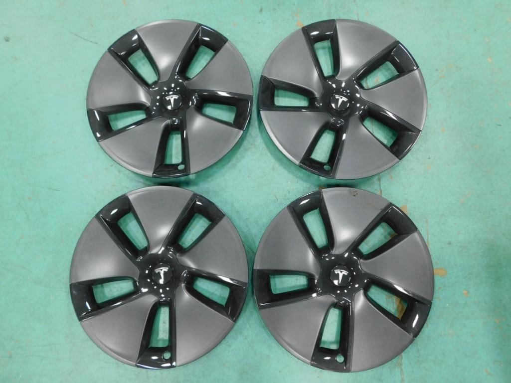 Set of 4 Tesla Wheel Covers (1 of 7)