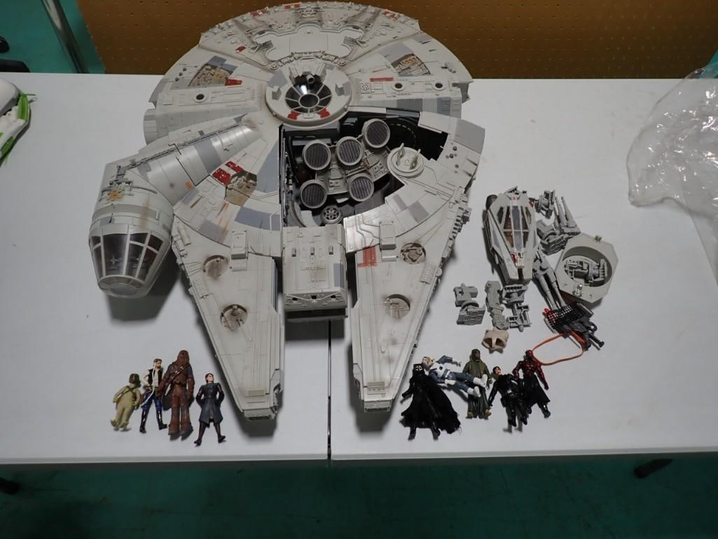 Star Wars Millennium Falcon play set with some action figures and accessories (1 of 12)