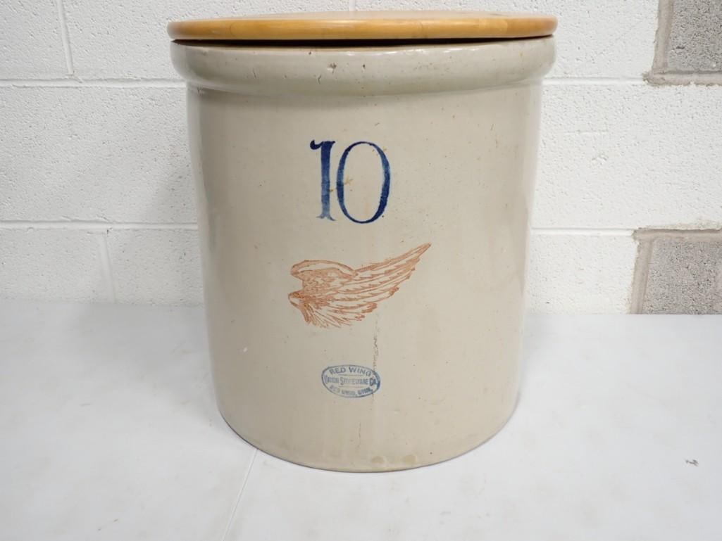 10 Gallon Red Wing Pottery Crock with wooden lid (1 of 13)