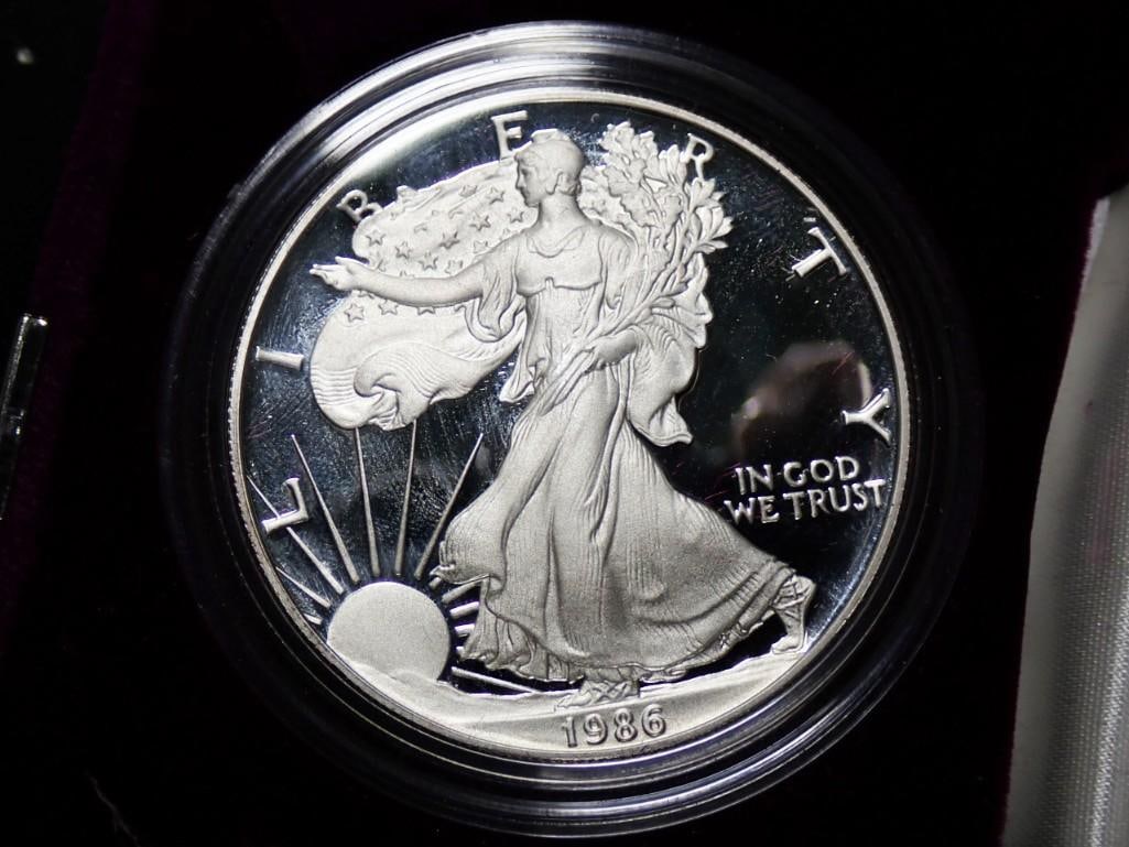 1986 Silver American Eagle 1 oz Silver Round One Dollar Coin in a Collector Case (1 of 6)