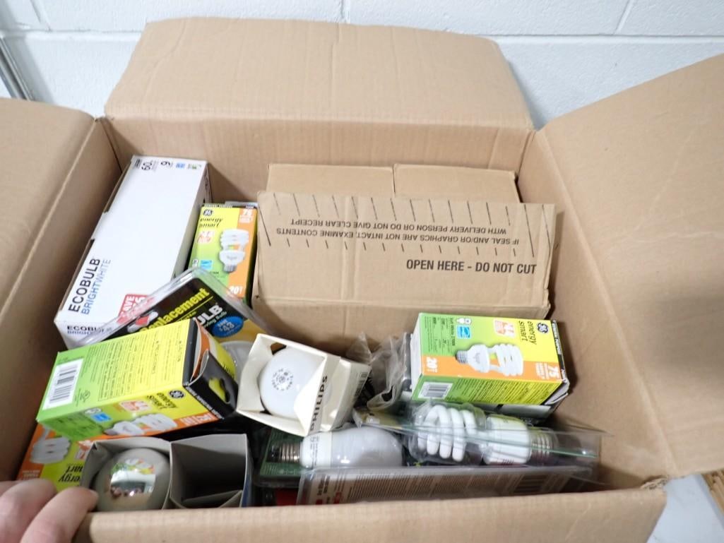 Box full of assorted light bulbs (1 of 3)