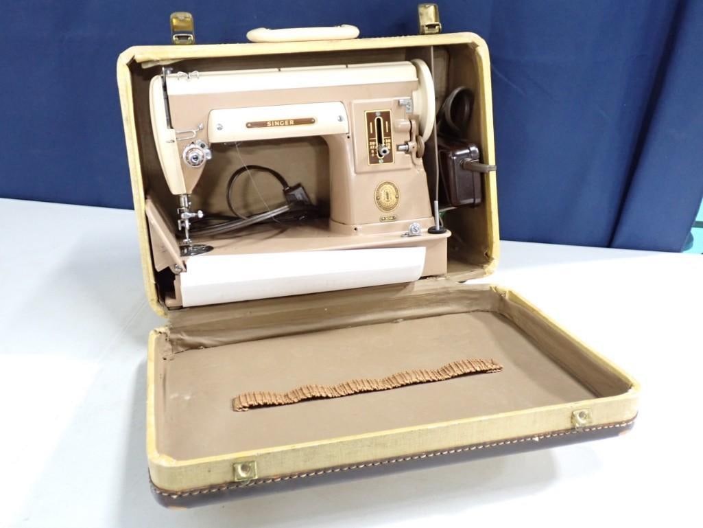 Portable Singer Sewing Machine in a Case Model 301A (1 of 11)
