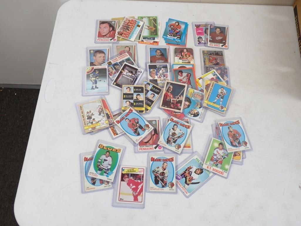 Large Lot of Older Hockey Cards incl Many Blackhawks: Large Lot of Older Hockey Cards incl Many Blackhawks