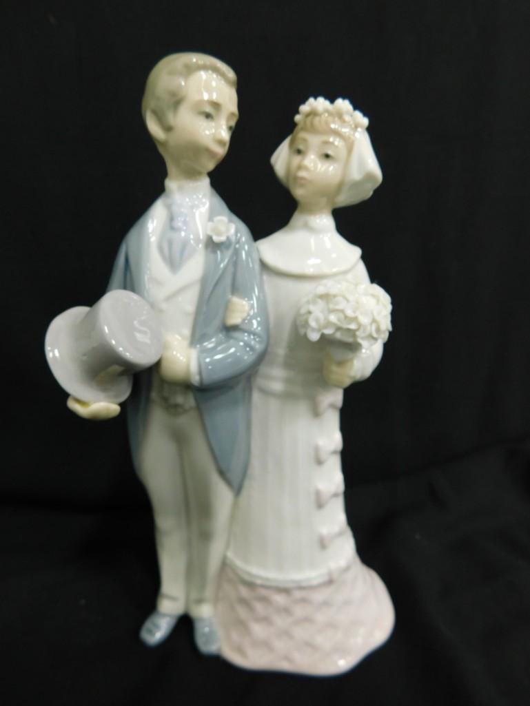 Lladro Bride and Groom Porcelain Figurine #4808 Couple Getting Married (1 of 5)