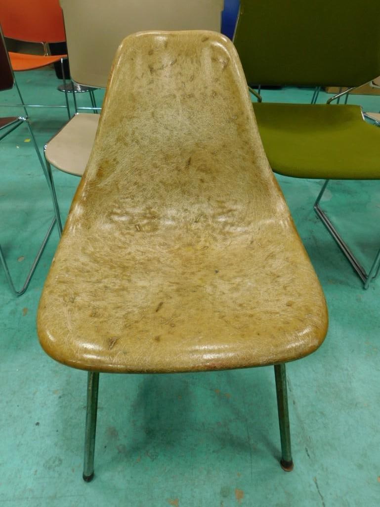 Small MCM Fiberglass Chair Child Sized (1 of 8)