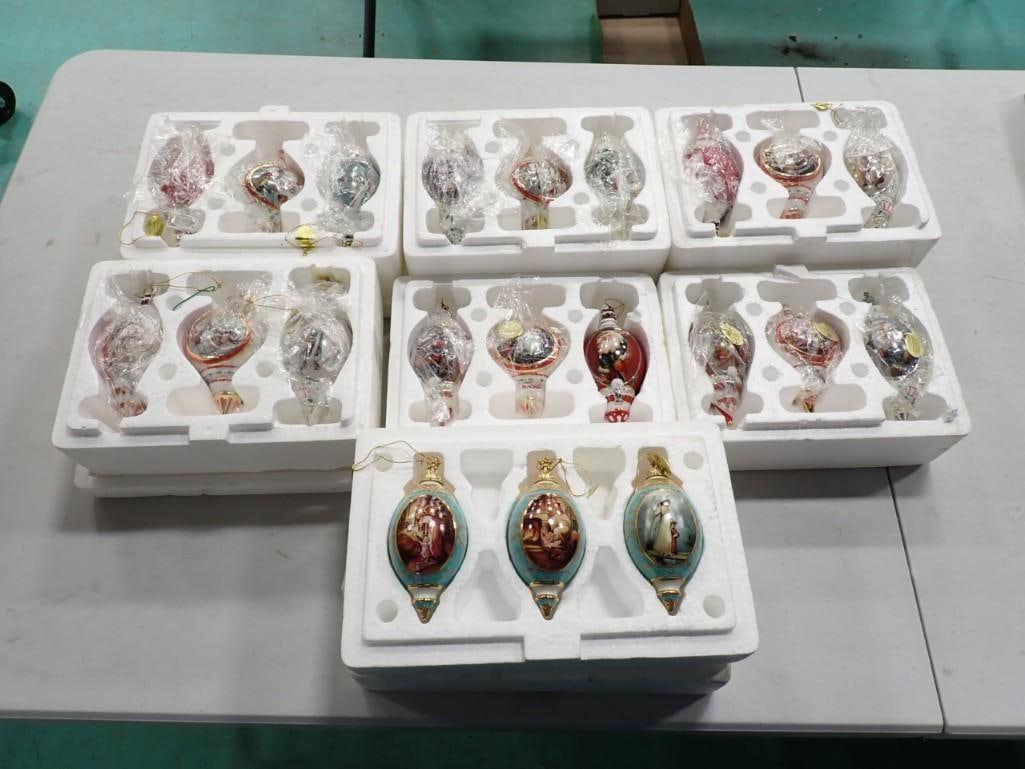 Lot of Bradford Exchange Heirloom Christmas Ornaments: Lot of Bradford Exchange Heirloom Christmas Ornaments