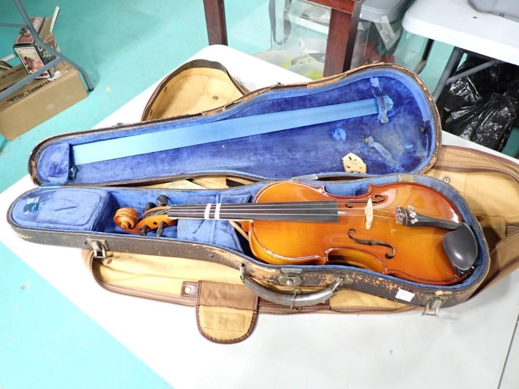 Windfield Thomas Violin with case.  Made in Germany 1997 Copy of Stradivarius (1 of 10)