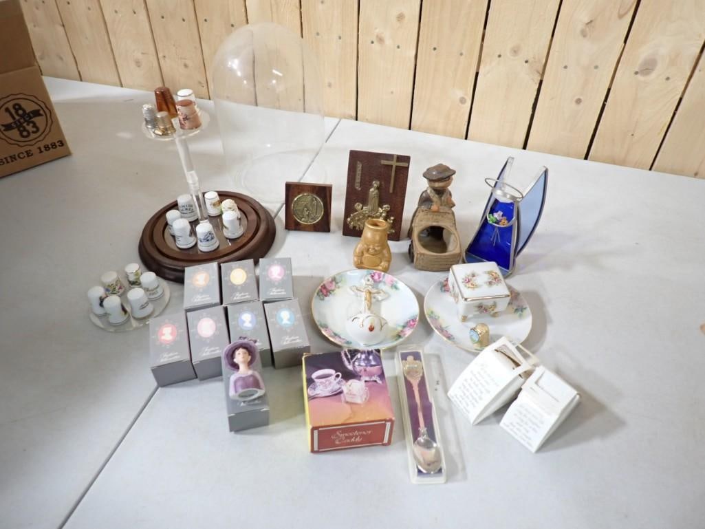 Smalls lot including thimbles, spoon, religious, etc.: Smalls lot including collectible thimbles, spoon, religious, etc.