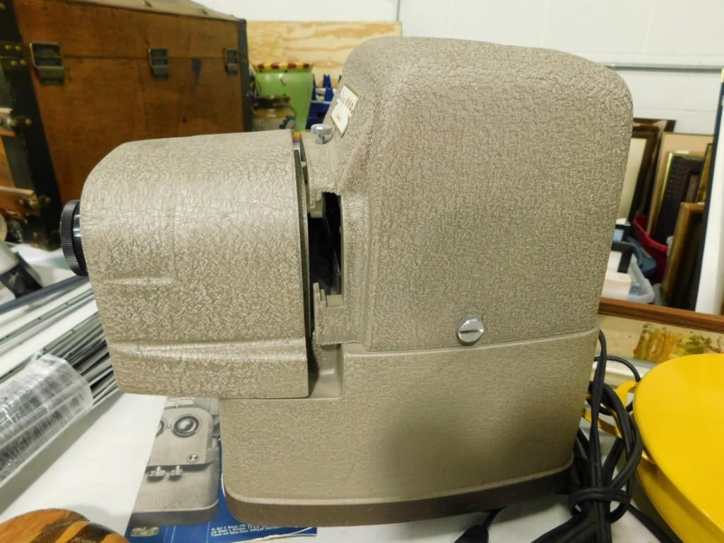 Vintage Bell and Howell Stereo Vivid Deluxe Projector: Vintage Bell and Howell Stereo Vivid Deluxe Projector