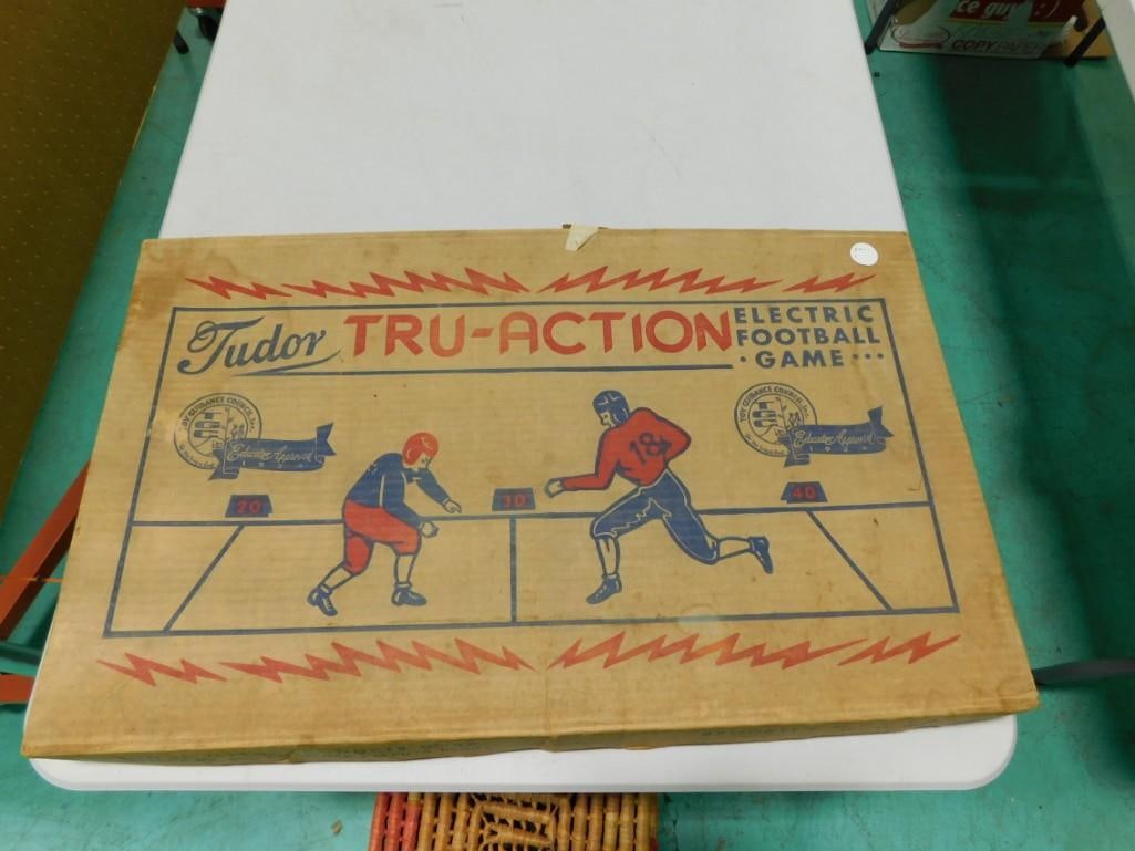 Tudor Games Electric Football Game: Tudor Games Electric Football Game - comes with everything as shown - may not be complete