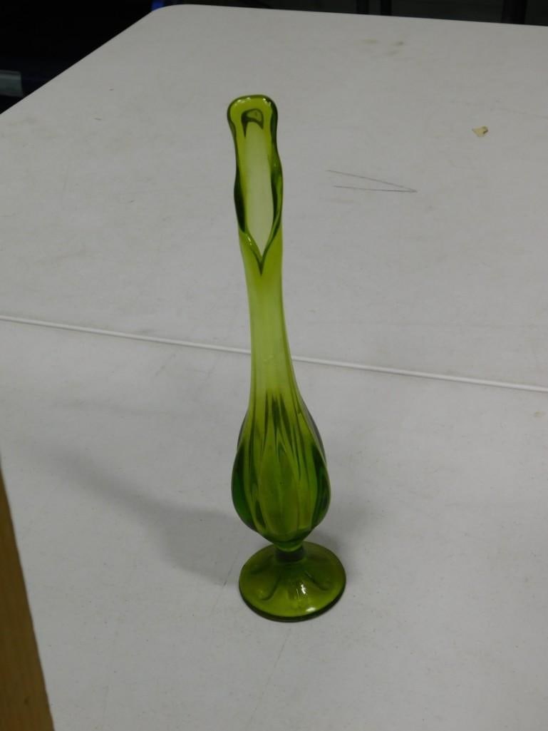 Viking Glass Epic Stretch or Swung Vase Green Vintage MCM 11" Tall: Vintage MCM Green Viking Glass Stretch or Swung Vase Approx 11" Tall