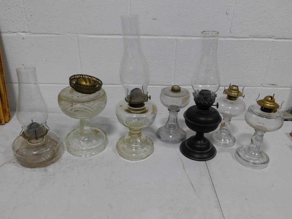 Lot of Vintage or Antique Oil Lamps: Lot of Vintage or Antique Oil Lamps