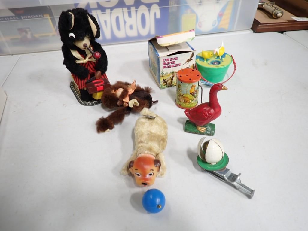 Vintage Toy Lot incl Wind Up and Battery Operated (1 of 11)