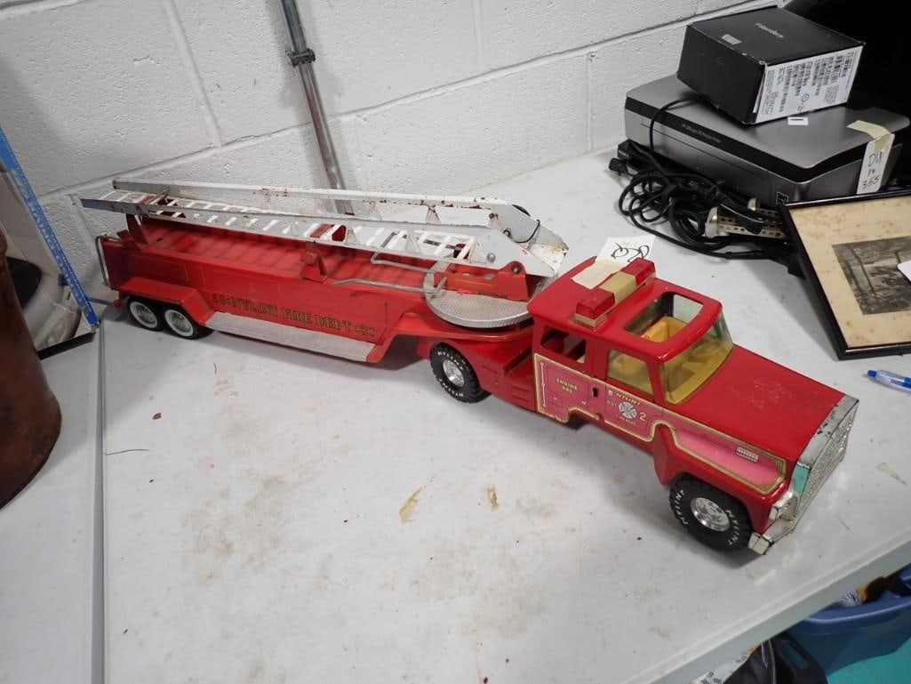 Vintage Nylint Pressed Steel Fire Engine with Ladder Lift (1 of 7)