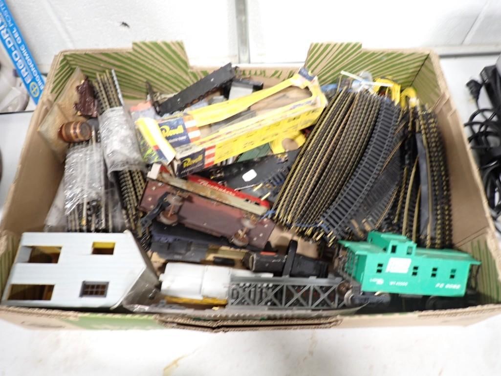 Model Train Lot incl HO and O Scale Trains, Track, Accessories, Etc (1 of 6)