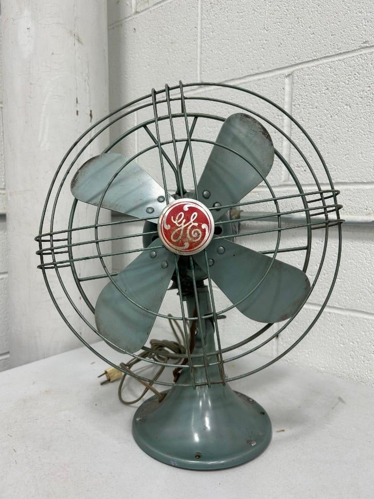 Vintage General Electric Desk Fan: Vintage General Electric Desk Fan