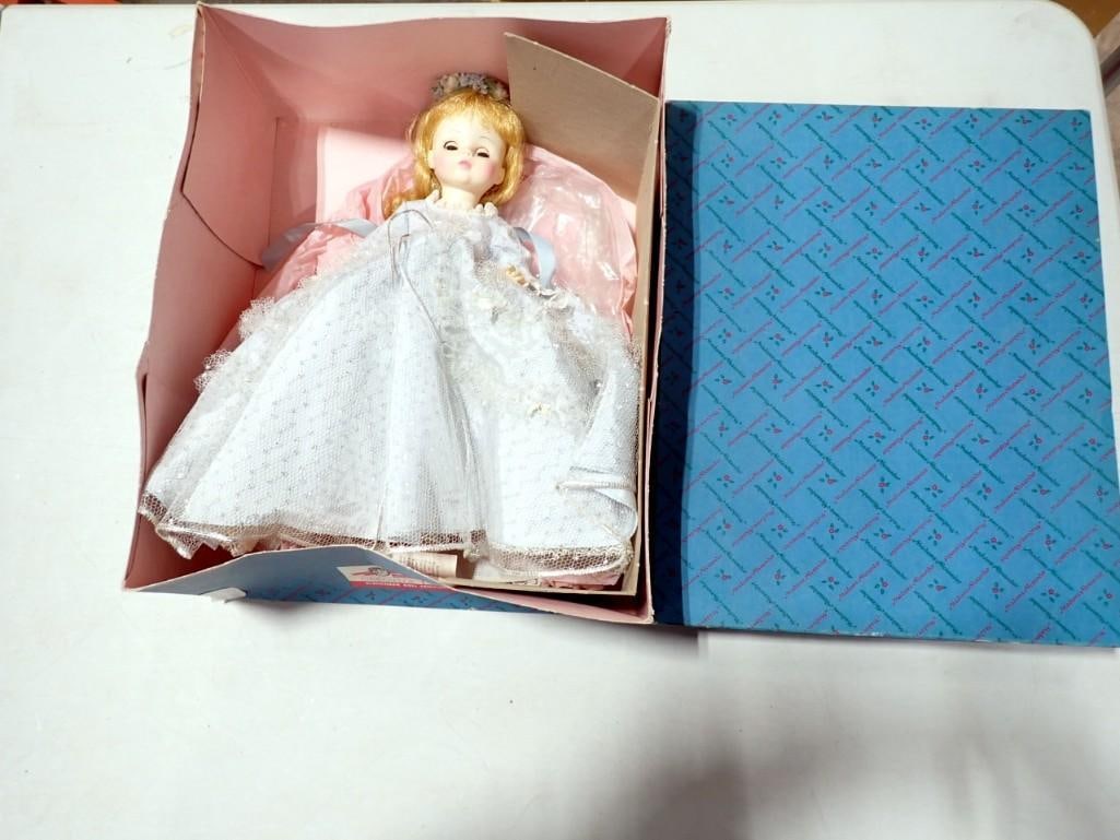 Madame Alexander Cinderella Doll 1548 with Original Box: Madame Alexander Cinderella Doll 1548 with Original Box