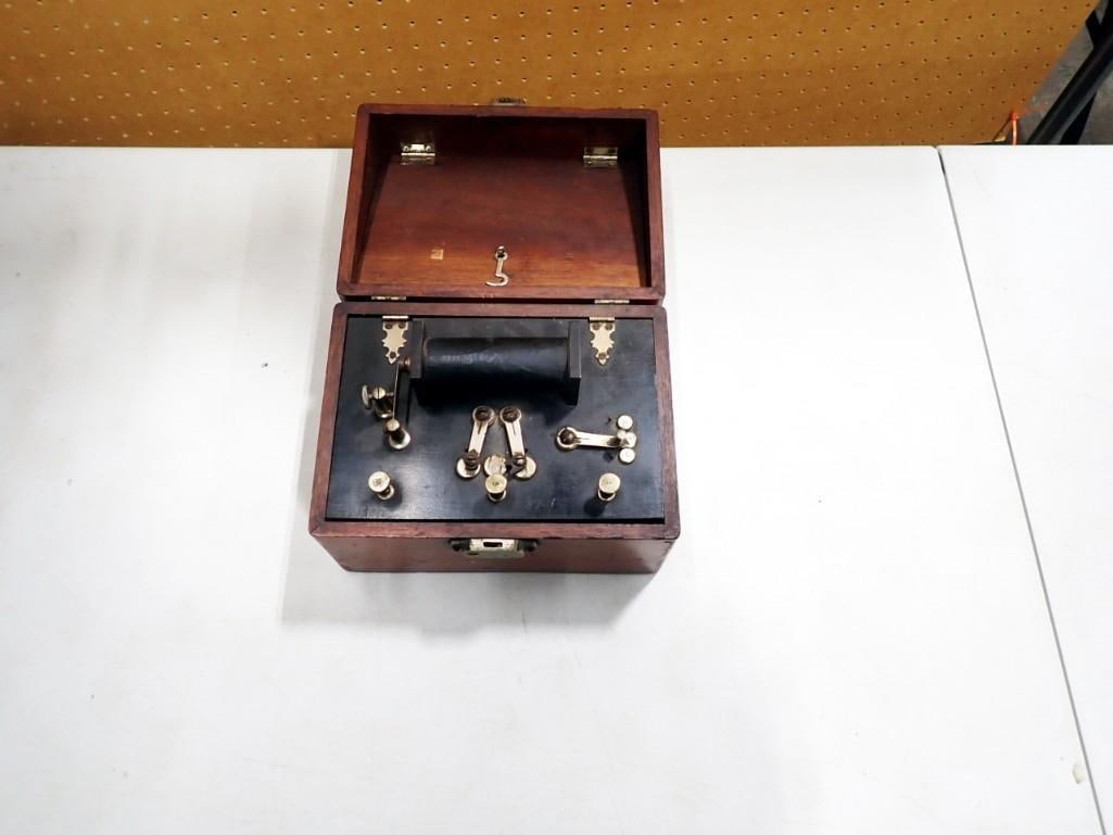 Lindstroms Electro Medical Apparatus Quack Doctor Device with Book and Attachments (1 of 7)