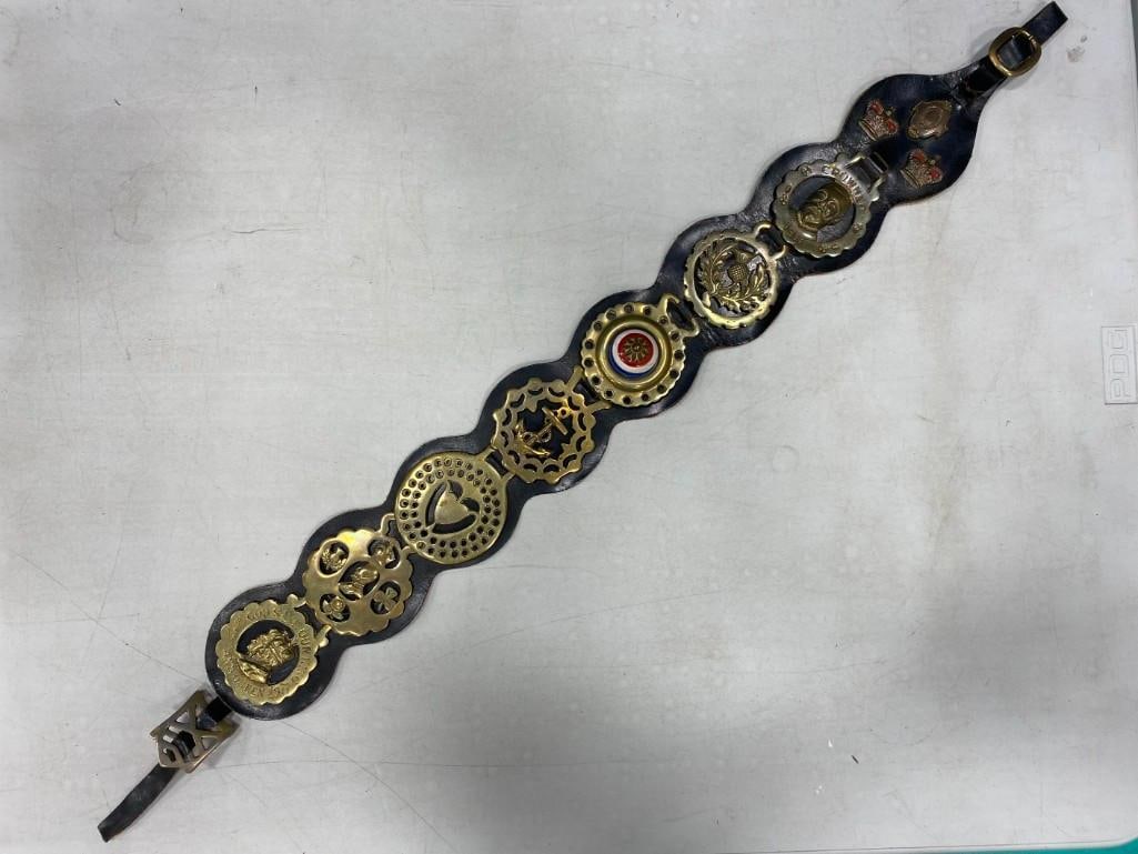 Antique 1911 Coronation Bridle and Brasses: This is an extremely rare, antique 1911 English Bridle with Brass Embellishments. It has 2 crowns at the top and the center bobble. This is over 100 years old.