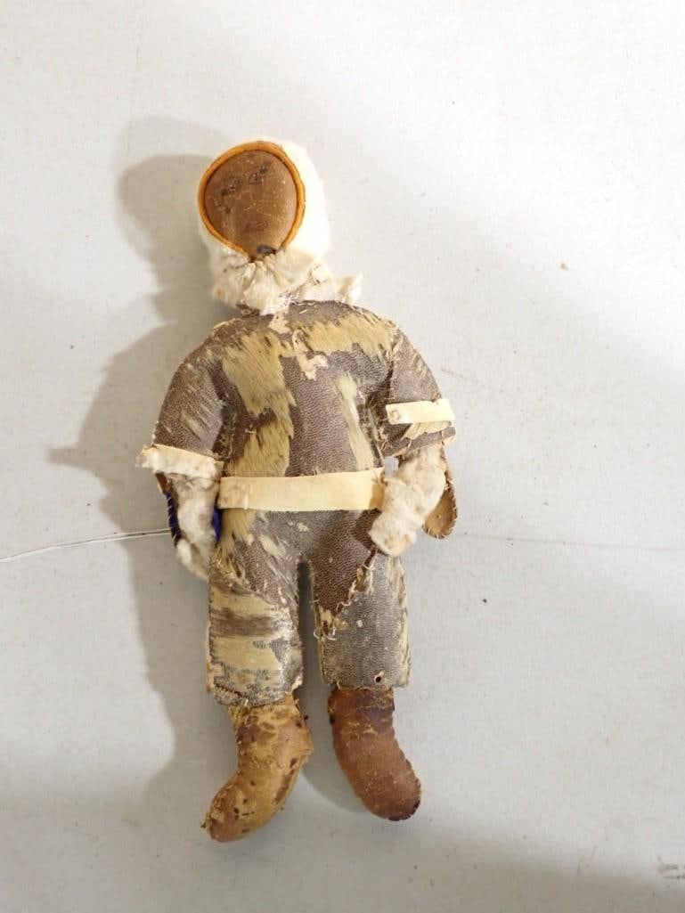 An Inuit Alaskan Doll: An Inuit Alaskan Doll Condition: The head comes off