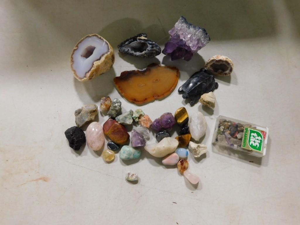 Lot of Stones and Rocks Polished and Unpolished: Lot of Stones and Rocks Polished and Unpolished