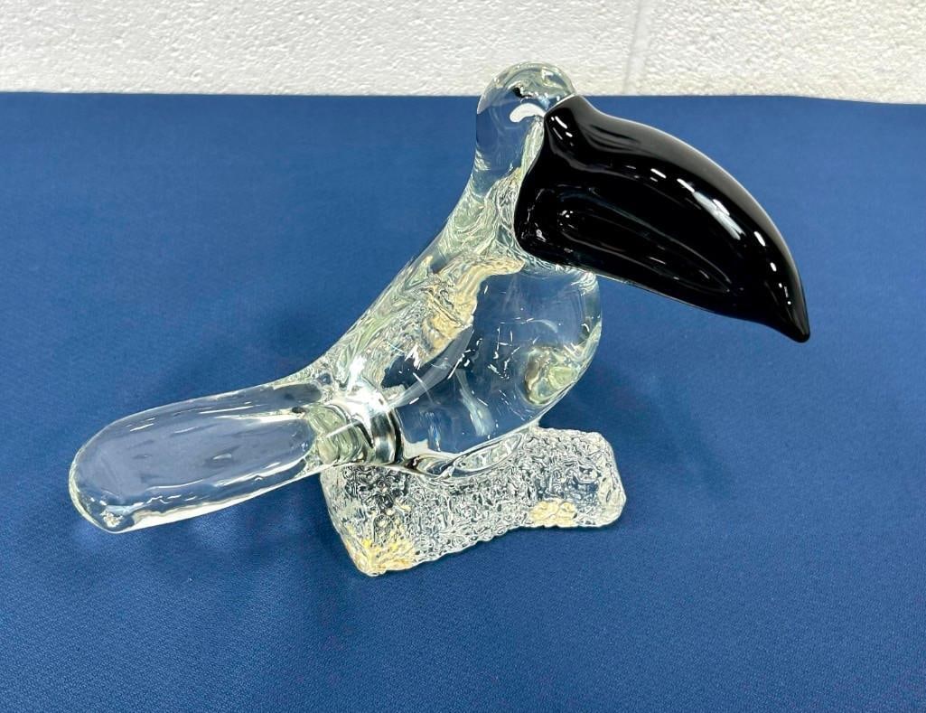 Murano Style Art Glass Toucan on Branch with Black Beak: Murano Style Art Glass Toucan on Branch with Black Beak . Unmarked