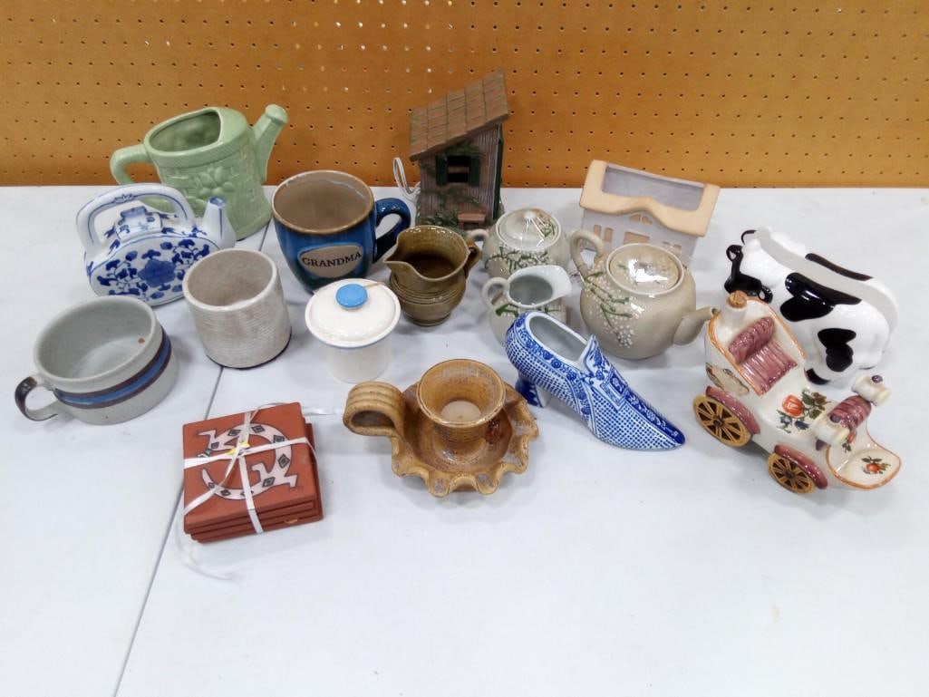 Lot of Ceramic Items 13+ Pieces, incl Teapots, Vintage Wine Bottle Casa Vinicola, etc: Lot of Ceramic Items 13+ Pieces, incl Teapots, Vintage Wine Bottle Casa Vinicola, Napkin Holder, etc