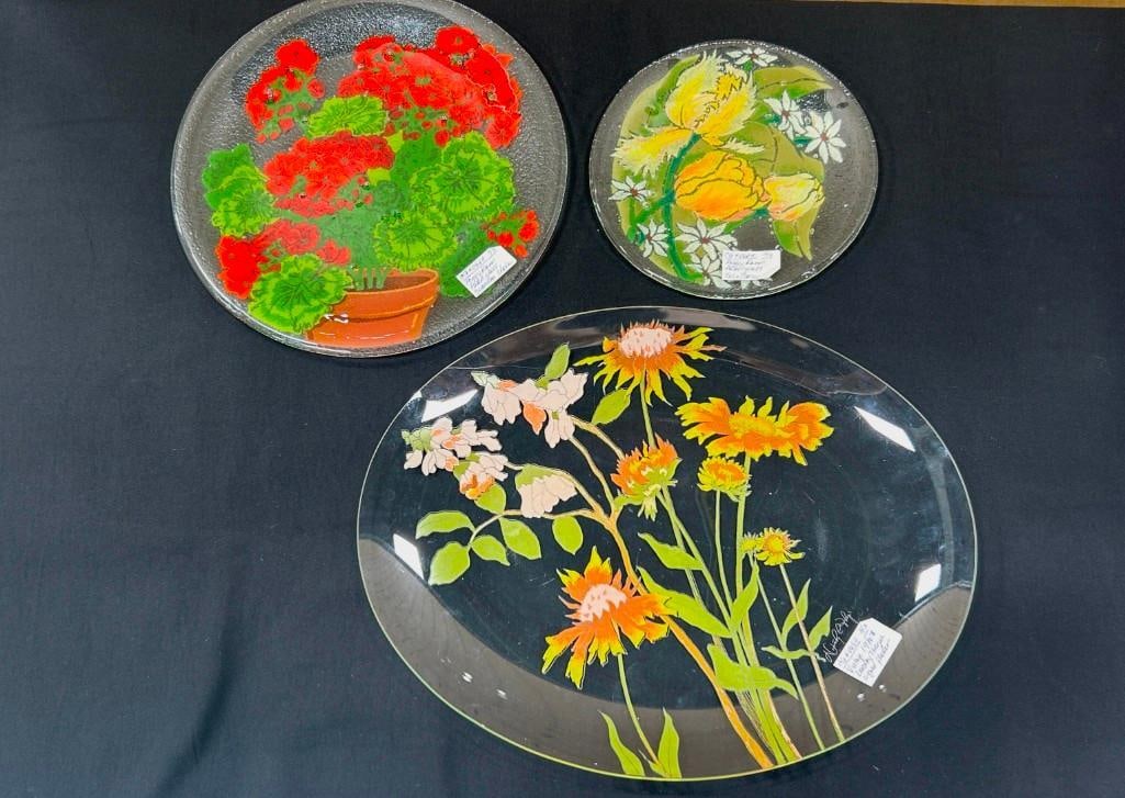 Peggy Kaw Fused Glass Tulip and Daisy and Peggy Kaw Fused Glass Geranium Plates and Vintage 1970s (1 of 10)