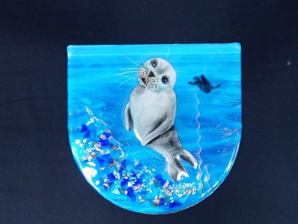 Large Art Glass Piece "Seal" Signed by Artist Darlene Ferguson: Large Art Glass Piece "Seal" Signed by Artist Darlene Ferguso - measures roughly 12x12"