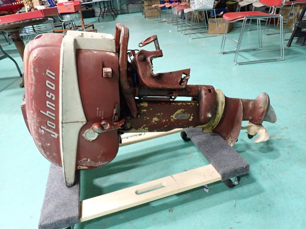 Johnson Motors Boat Modor Model FD-12: Johnson Motors Gas Boat Modor Model FD-12. The cord pulls