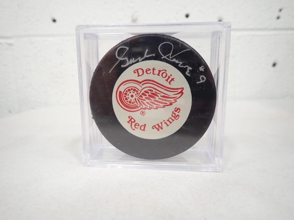 Gordie Howe Signed Detroit Red Wings NHL Hockey Puck - No COA (1 of 4)