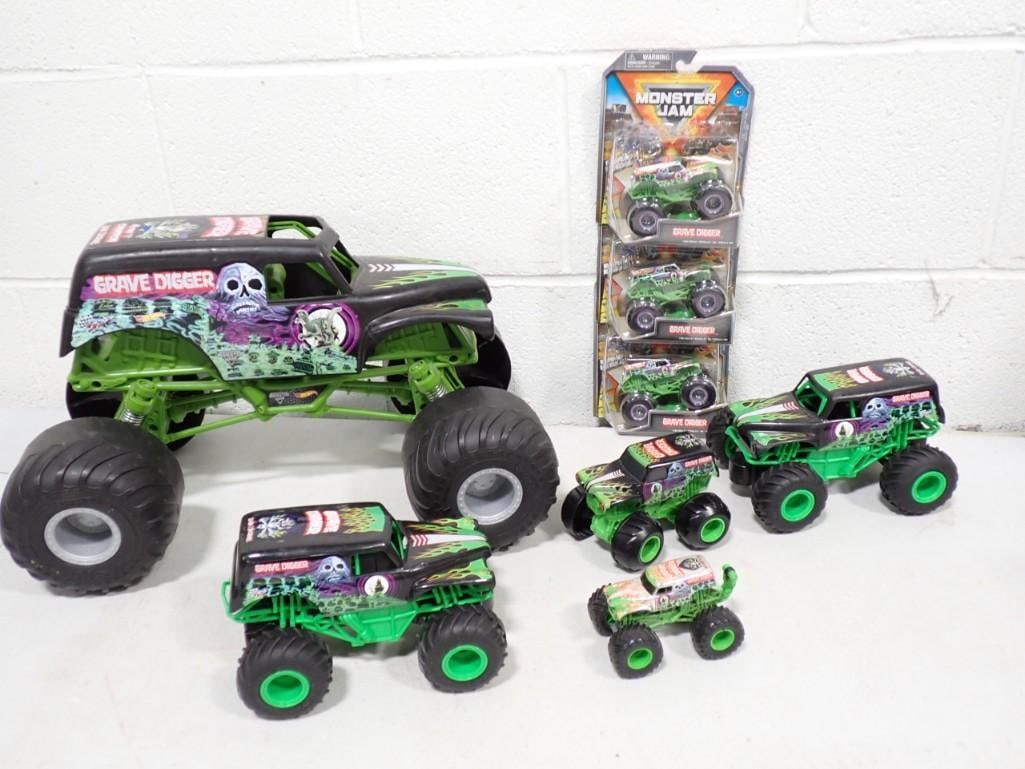 Monster Jam Grave Digger Toy Trucks incl 3 New in Package, etc (1 of 9)