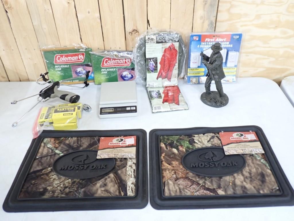 Sportsman's Lot incl Rain Ponchos, 2 Coleman Inflatable Sinks, 2 Utility Mats, (1 of 10)