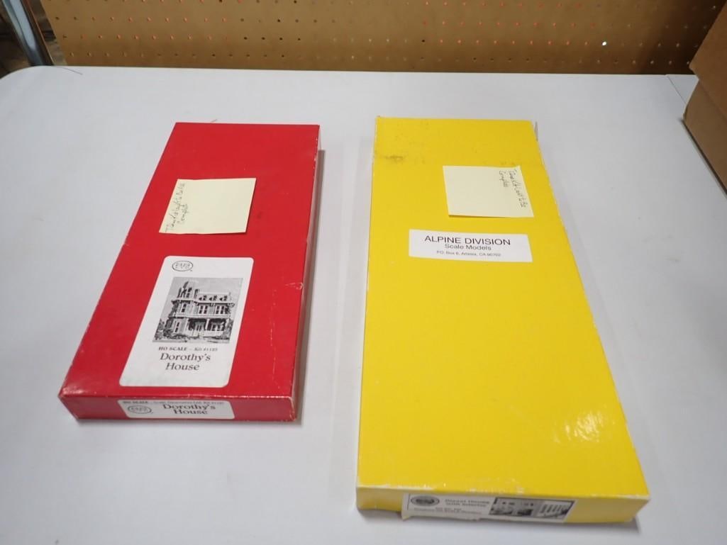 Pair of HO Scale Model Kits including Dorothy's House and Alpine Division Scale Models (1 of 6)