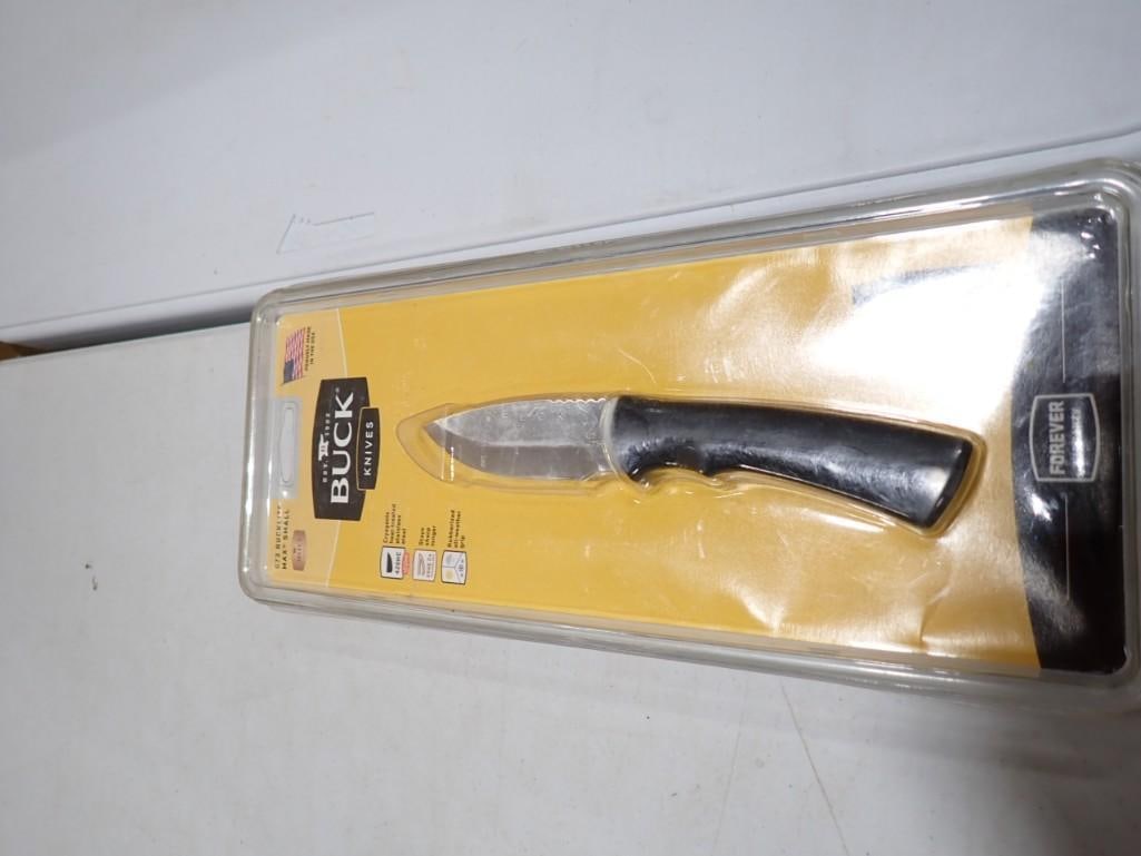 New in package Buck Knife 673 with Sheath (1 of 3)