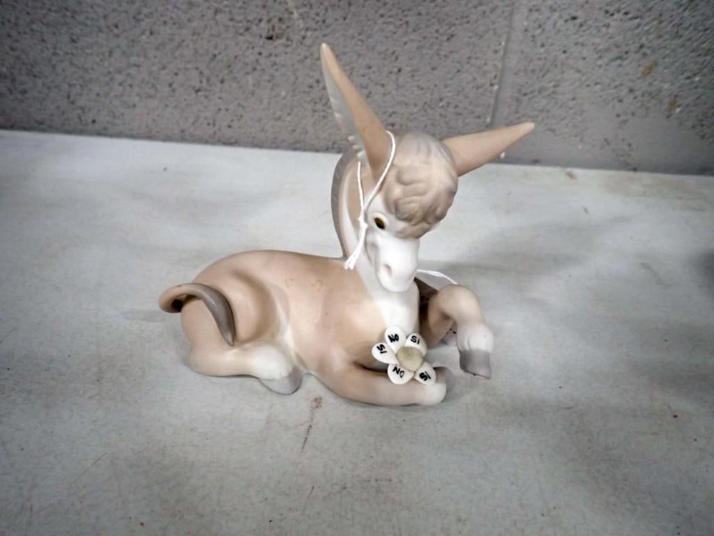 Lladro Donkey in Love 4524 Porcelain Figurine with Satin Finish Approx 5" Tall (1 of 6)
