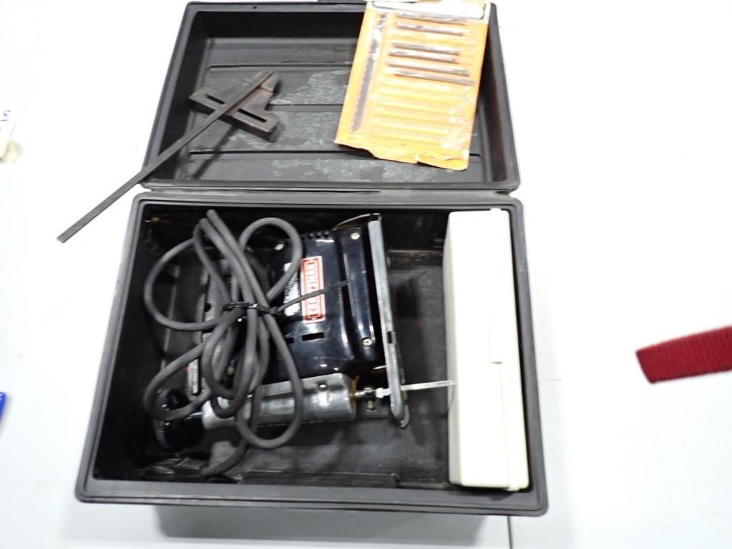 Craftsman Electric Saw with case and some accessories (1 of 5)