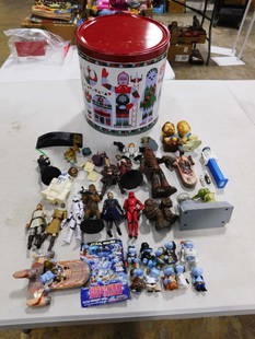 Star Wars Action Figures Lot: Star Wars action figures, rare Star Wars Das Hipperium Happy Hipps mini figures set from Germany. Micro machines, Pez, etc in Star Wars can lot.