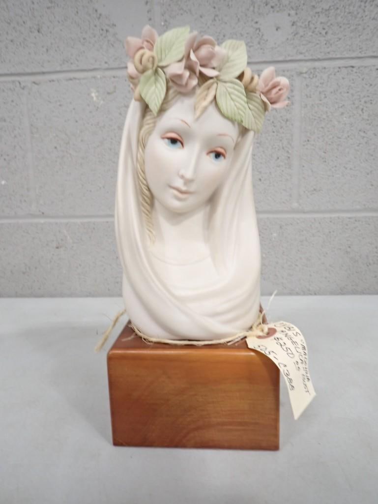 Cybis "Madonna Angelica" Bust with stand: Cybis "Madonna Angelica" Bust with stand