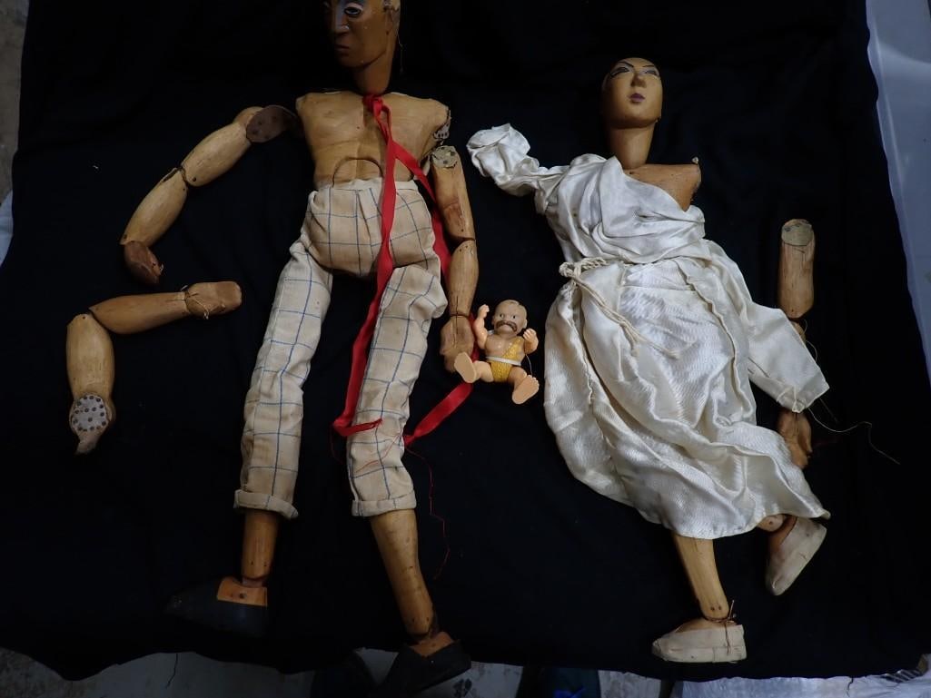 Vintage or antique dolls / marionettes / articulated folk art: Vintage or antique dolls / marionettes / articulated folk art